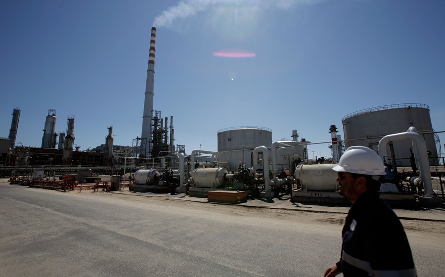 O CEO da Galp, Filipe Silva, já admitiu este ano que a petrolífera terá de investir 2,2 mil milhões de euros para descarbonizar a refinaria de Sines nos próximos anos.