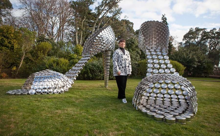 Joana Vasconcelos é uma das mais conhecidas artistas plásticas portuguesas, com grande projeção internacional.