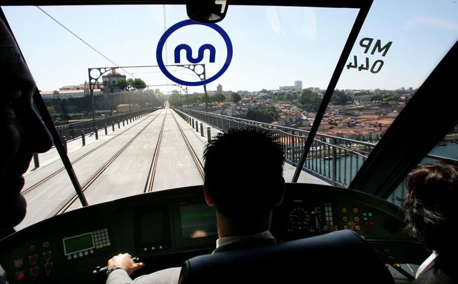 A linha Rubi, que vai acrescentar 6,3 quilómetros à rede de metro do Porto, inclui a construção de uma nova ponte sobre o rio Douro.