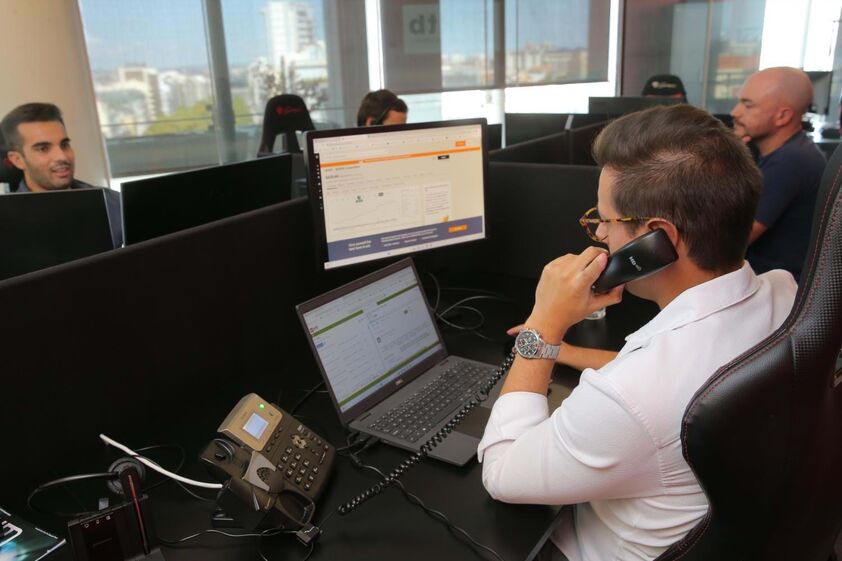 Trading, bolsas, corretagem, corretora, negociação, ações, traders, operadores