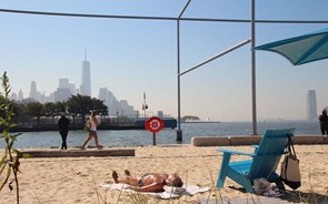 Já abriu a primeira praia de Manhattan