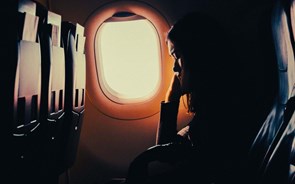 Jet lag: Como combatê-lo? Ex-hospedeiros de bordo aconselham