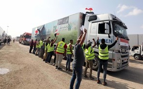 Segunda coluna de camiões com ajuda humanitária chega a Gaza