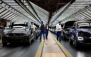 Vendas de automóveis elétricos aceleram na Europa. Tesla perde terreno face à BYD