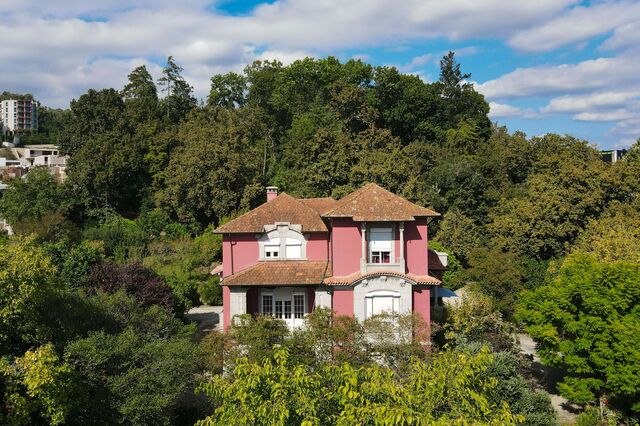 Guimarães: Centenária Casa da Espinhosa do arquiteto do Teatro São João colocada à venda