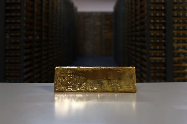 Fed dá brilho ao ouro. Metal amarelo supera os 2.200 dólares pela primeira vez
