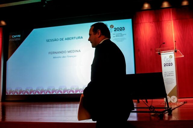 Medina tem de pilotar OE com aterragem da economia