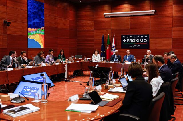 Precisamos de falar sobre o compadrio em Portugal