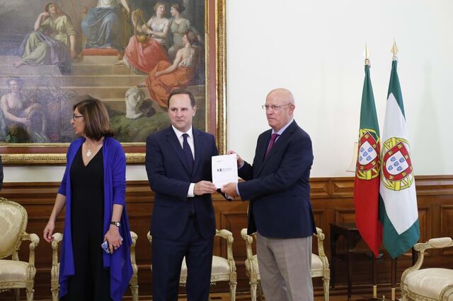 Proposta do OE 2024 foi entregue. Medina garante 'importante redução do IRS'