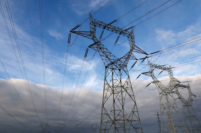 Reconexão de linhas elétricas à rede por ordem da REE pode estar na origem do apagão