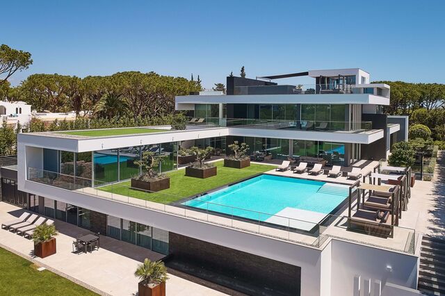 'Triângulo dourado' no Algarve entre os destinos de férias preferidos dos multimilionários