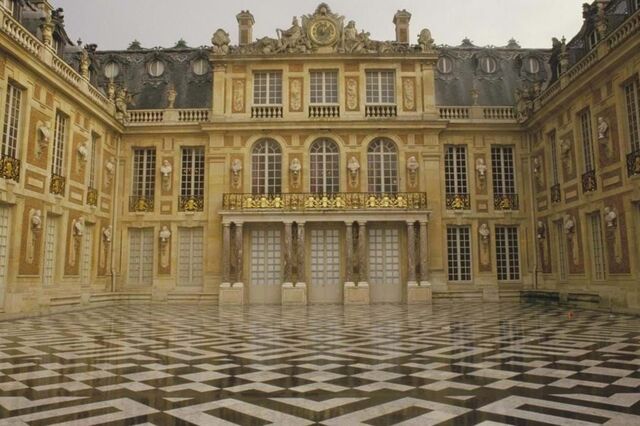 Palácio de Versalhes em França evacuado após ameaça de bomba 