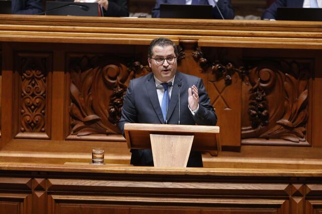 PSD: Défice desce apenas porque Governo 'cobra demasiados impostos'