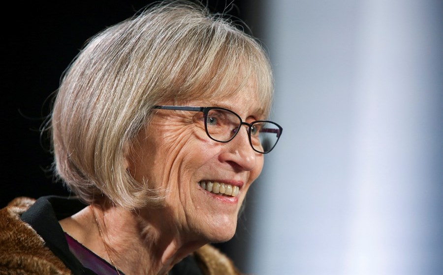 Economista norte-americana tem 77 anos e é apenas a terceira mulher a vencer o Nobel da Economia.