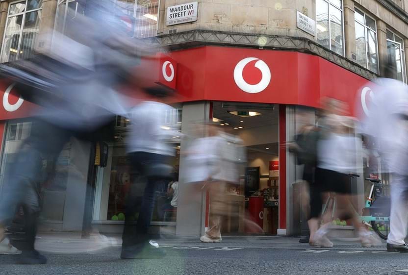 A Vodafone, que anunciou no final de setembro um acordo para comprar a Nowo e aguarda “luz verde” da Autoridade da Concorrência, desvalorizou mais de 7% desde o início do ano.