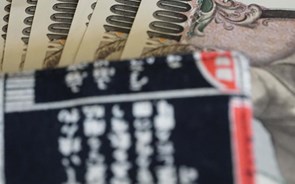 Iene tomba para mínimo de 1986. 'Yield' agrava com o risco de o Banco do Japão intervir 