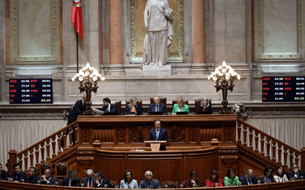 Crise política: Parlamento reúne conferência de líderes na sexta-feira após ouvir Marcelo