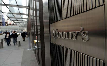 Moody's sobe rating das obrigações cobertas de seis bancos