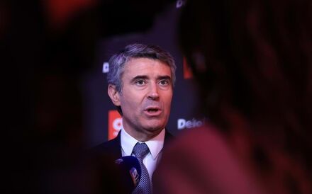 José Luís Carneiro tem um problema epistolar com Luís Montenegro.