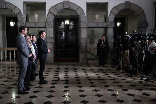 PS dá tombo com crise política e PSD não capitaliza