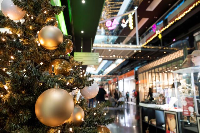 Empresas admitem dificuldade em contratar para o Natal e oferecem incentivos