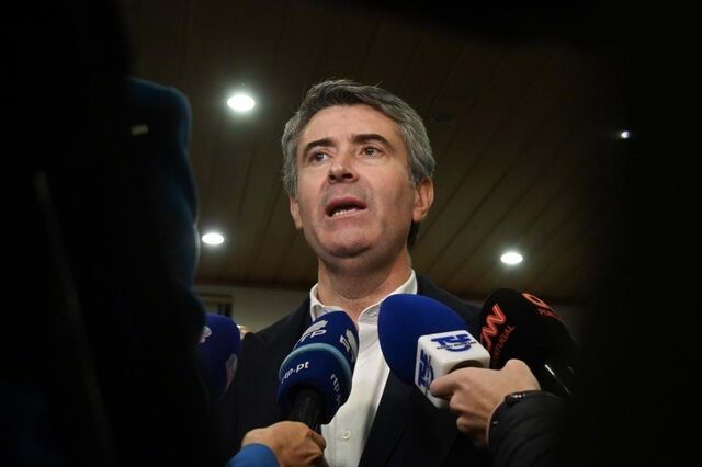 José Luís Carneiro exige respostas do primeiro-ministro sobre urgências hospitalares
