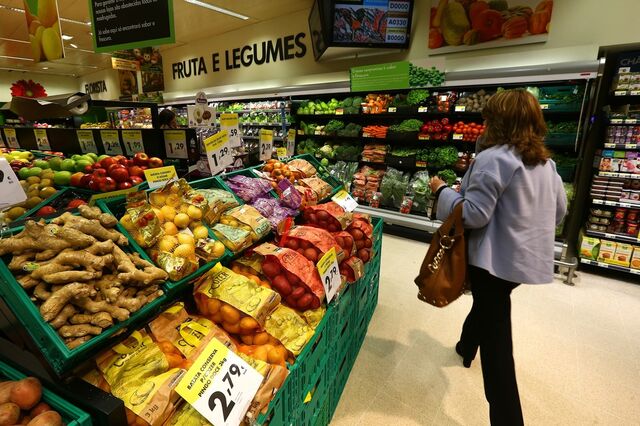 Cada português gasta 350 euros por ano em alimentos que não come