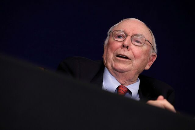Charlie Munger, braço direito de Buffett, morre aos 99 anos