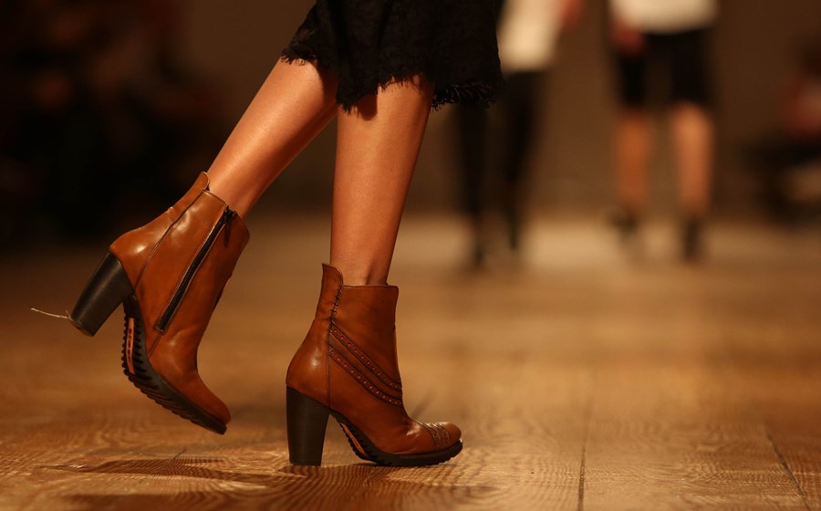 A indústria portuguesa do calçado perdeu sete milhões de pares de sapatos e 81 milhões de euros nos primeiros nove meses deste ano.