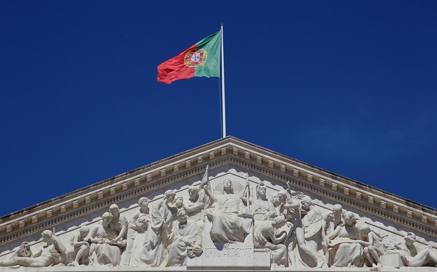A dívida portuguesa tem reagido de forma contida à crise política.