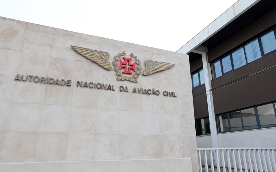 Matérias como a privatização da TAP ou a aprovação do projeto e certificação do novo aeroporto de Lisboa têm de obter parecer da ANAC.