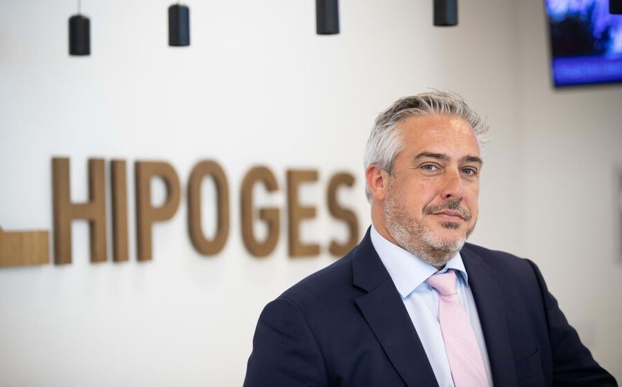 Hugo Velez, Hipoges