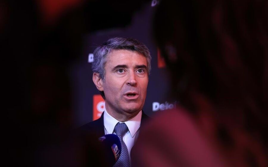 José Luís Carneiro tem um problema epistolar com Luís Montenegro.