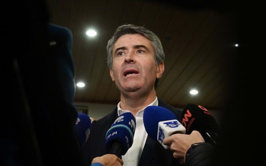 José Luís Carneiro quer explicações sobre urgências hospitalares