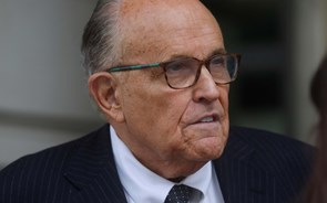 Giuliani pede falência depois de ter sido condenado a pagar 135 milhões de euros