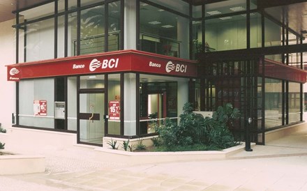Banco central moçambicano aplica multa de quase dois milhões ao BCI da Caixa