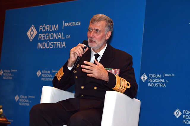 Almirante segue na frente para as presidenciais
