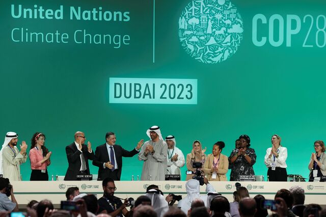 COP28 chega a acordo histórico de 'transição para o abandono' dos combustíveis fósseis