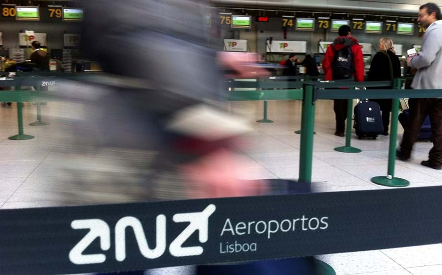 O aeroporto Humberto Delgado está quase a ultrapassar o máximo da sua capacidade, tendo 99% dos slots atribuídos.