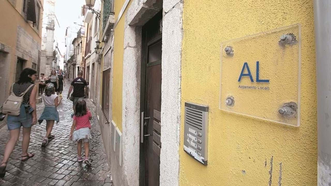 Proposta De Referendo Sobre Alojamento Local Em Lisboa Entregue No Tribunal Constitucional