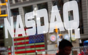 Wall Street fecha em alta com Nasdaq a atingir máximos históricos