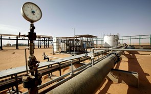 Suspensa exploração petrolífera em importante campo líbio por conflito laboral