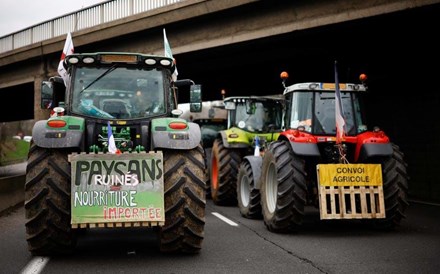 Bruxelas propõe exceções à obrigação de pousio para este ano para responder às 'preocupações' dos agricultores