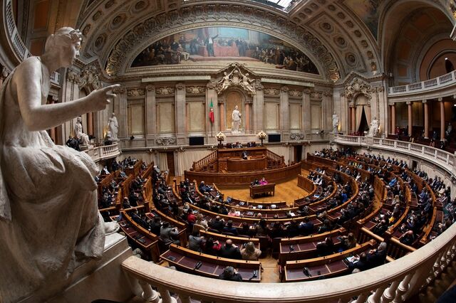 PS quer lobbying aprovado antes da dissolução