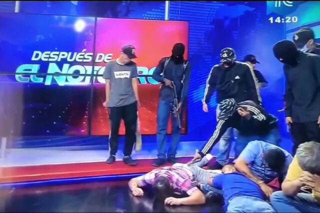 Homens armados invadem estúdio de televisão no Equador em direto