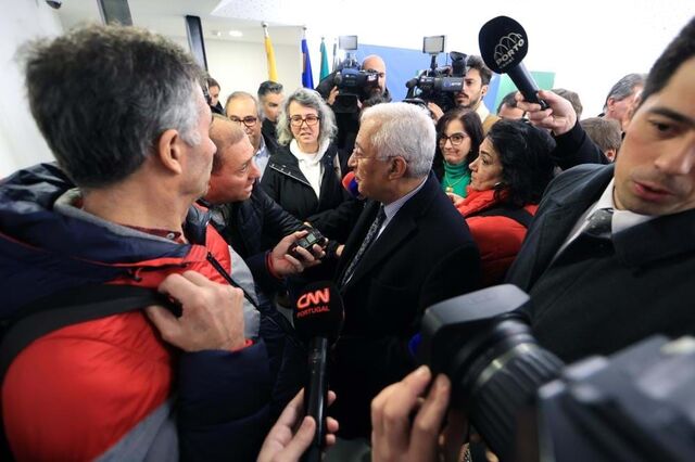 Costa recorda a professor em protesto que foi ele que descongelou carreira dos docentes