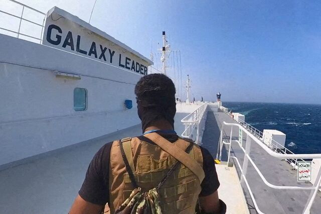 Navio grego atingido por míssil em novo ataque no Mar Vermelho
