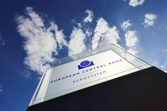BCE  mais otimista que Bruxelas no PIB, mas revê inflação em alta para este ano e próximo