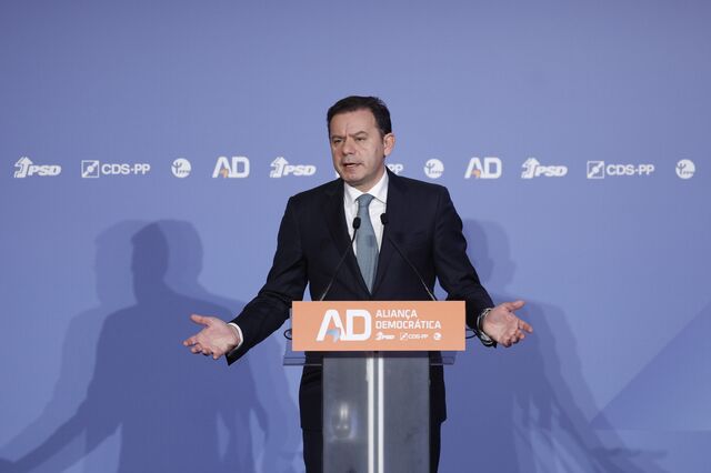 AD recupera ideia de imposto negativo que PS já defendeu