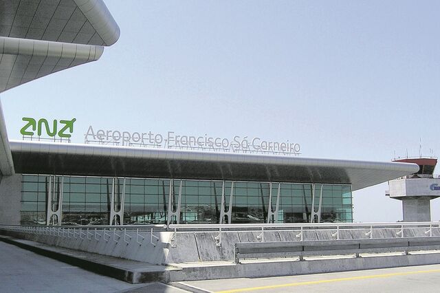 Nevoeiro e sistema inoperacional obrigam voos a divergirem do Aeroporto do Porto